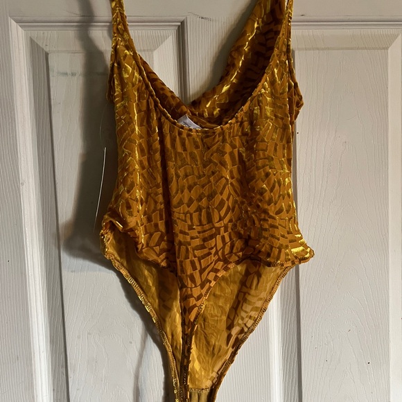 Gold Patterned Bodysuit - Picture 3 of 5
